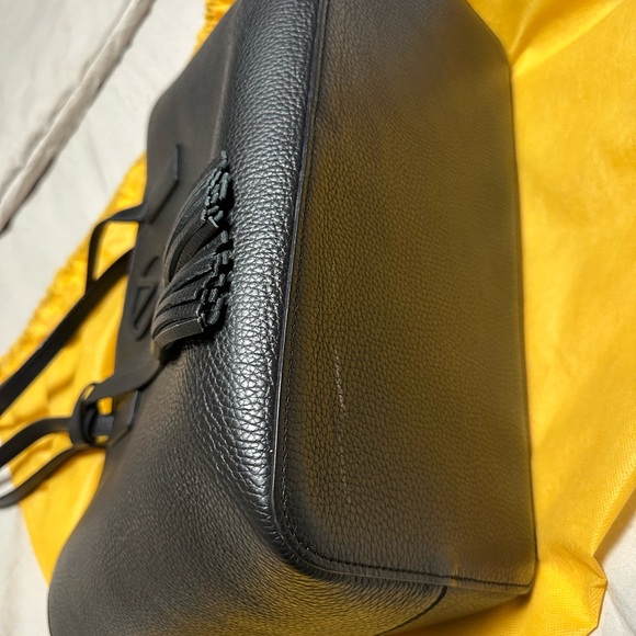 Mario Valentino tote bag measurements are 19 x 11 bottom 14 inches wide - Picture 4 of 11